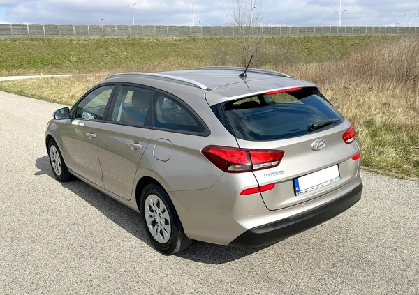 Hyundai I30 cena 39999 przebieg: 251000, rok produkcji 2018 z Obrzycko małe 56